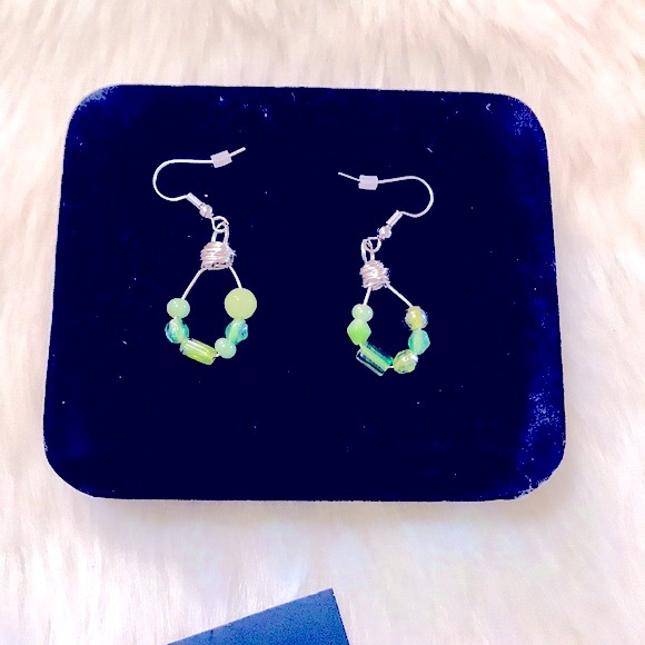 💚Silver Wrapped Peridot Beaded Tear Drop Earrings - Picture 2 of 8